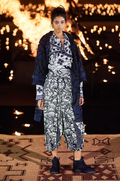 Look 77
